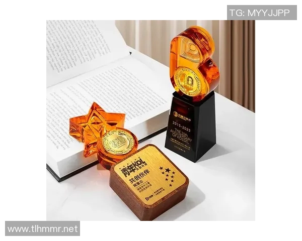 以奖杯为象征的荣耀与奋斗精神：探索胜利背后的意义与价值